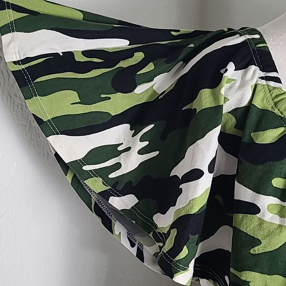 Absolutely ❤️ it!! Green Black & White Camouflage Dress Ruffle Neckline 2X NWT - Picture 3 of 10